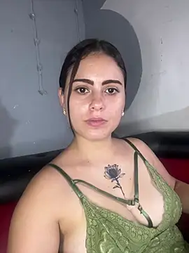 Snapshot of Azuna25 chatting on July 16, 2026, 6:36 pm Azuna25 online show from July 16, 2026, 6:36 pm