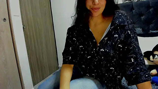 Snapshot of Imevarose chatting on November 22, 2025, 12:48 pm Imevarose online show from November 22, 2025, 12:48 pm