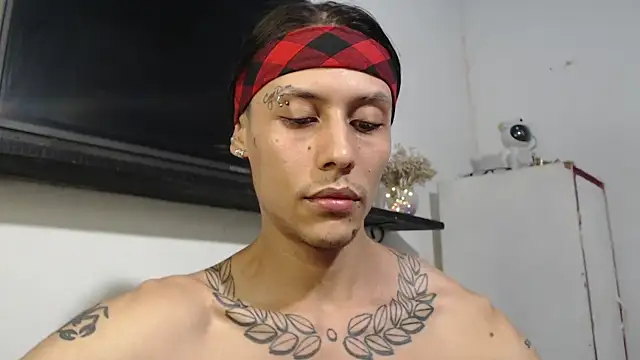 Snapshot of bix_couples chatting on November 2, 2025, 4:37 am bix couples online show from November 2, 2025, 4:37 am