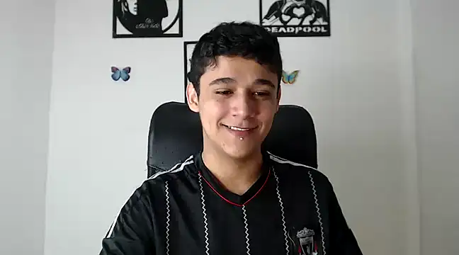 kaiine190 online show from January 22, 2025, 3:07 pm