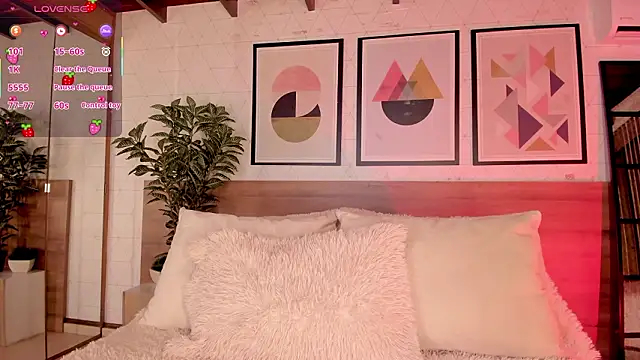 LunaRuso online show from February 28, 2026, 7:37 pm