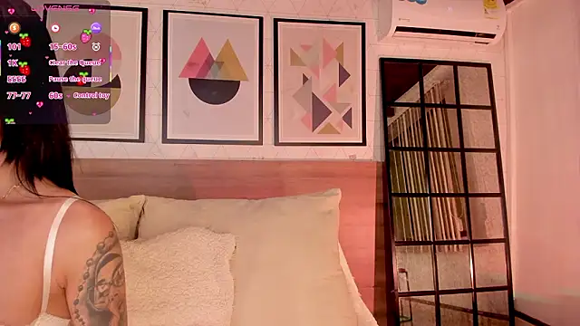 LunaRuso online show from March 9, 2026, 7:40 pm