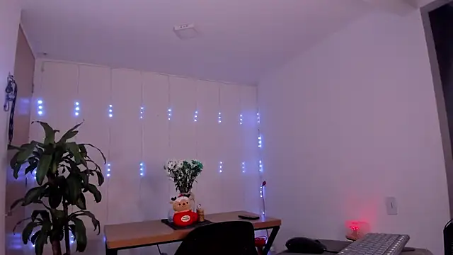 Snapshot of amanda_rous chatting on December 17, 2025, 4:57 pm amanda rous online show from December 17, 2025, 4:57 pm