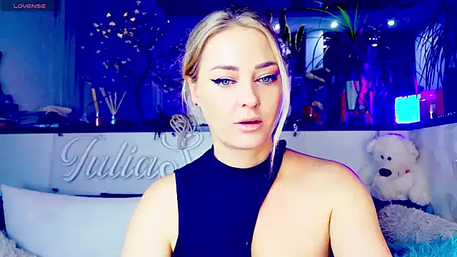  JuliaSpace  online show from November 9, 2025, 4:05 pm