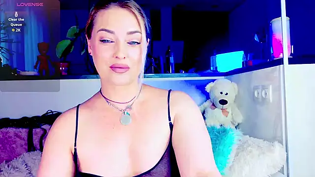  JuliaSpace  online show from July 19, 2026, 5:16 pm