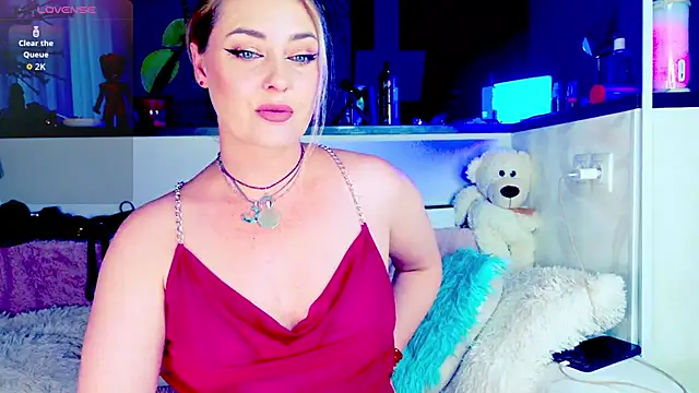  JuliaSpace  online show from July 23, 2026, 4:49 pm
