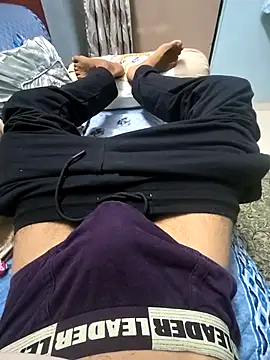 Snapshot of Yours1311 chatting on April 10, 2026, 3:39 pm Yours1311 online show from April 10, 2026, 3:39 pm