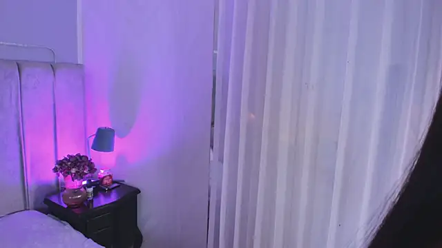 EvaaStevens online show from November 26, 2025, 2:51 pm