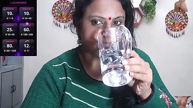 Snapshot of Sexy_komolika chatting on December 18, 2025, 12:00 pm Sexy komolika online show from December 18, 2025, 12:00 pm