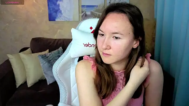 Little doll meow online show from November 26, 2025, 2:56 am