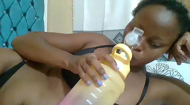 Hornyqueengal online show from January 11, 2025, 7:38 pm