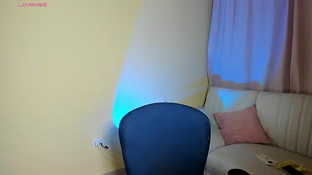 misskimaa2 online show from June 26, 2026, 2:27 am
