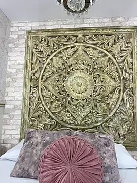 ThaniaJones online show from March 17, 2026, 11:46 am