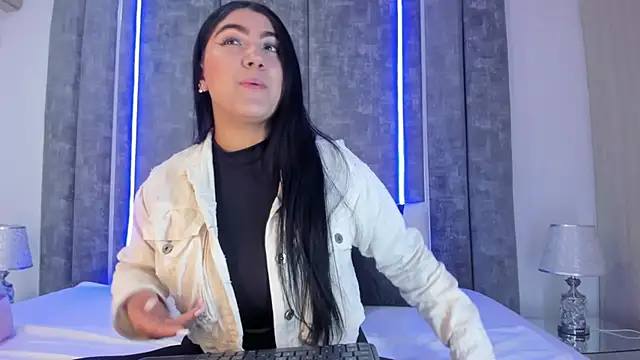 PaulinaDuarte online show from December 26, 2024, 2:05 pm