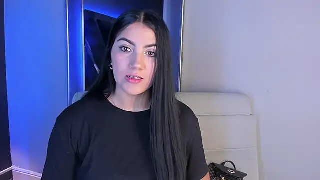 PaulinaDuarte online show from October 13, 2025, 7:03 pm