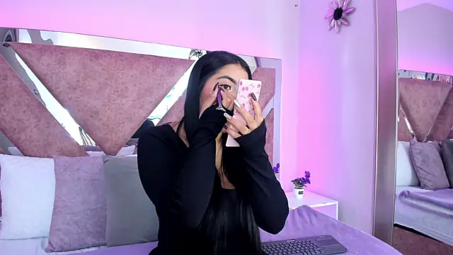 PaulinaDuarte online show from October 22, 2025, 12:38 pm