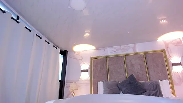 PaulinaDuarte online show from May 8, 2026, 11:37 am