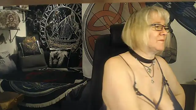 TittenMichelle online show from February 28, 2025, 3:15 pm