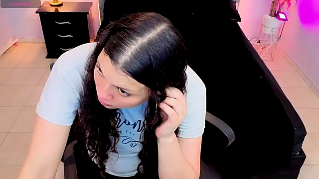 Lana stone  online show from October 23, 2025, 3:17 am