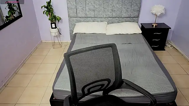 Lana stone  online show from December 18, 2025, 3:12 am