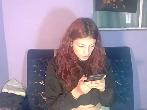 Snapshot of Emma-Wilson chatting on August 3, 2026, 6:22 pm Emma-Wilson online show from August 3, 2026, 6:22 pm