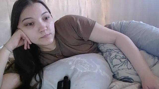 Snapshot of AlisaDevis chatting on April 5, 2026, 1:08 pm AlisaDevis online show from April 5, 2026, 1:08 pm