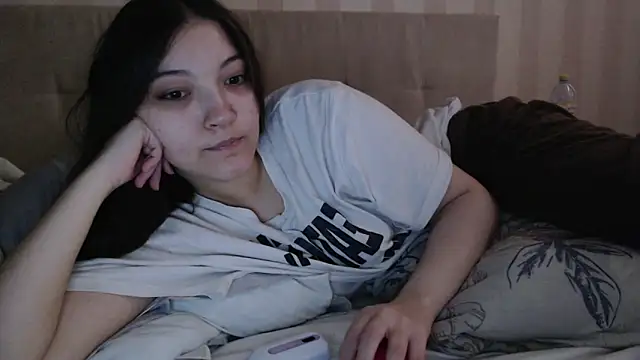 Snapshot of AlisaDevis chatting on April 19, 2026, 5:07 am AlisaDevis online show from April 19, 2026, 5:07 am