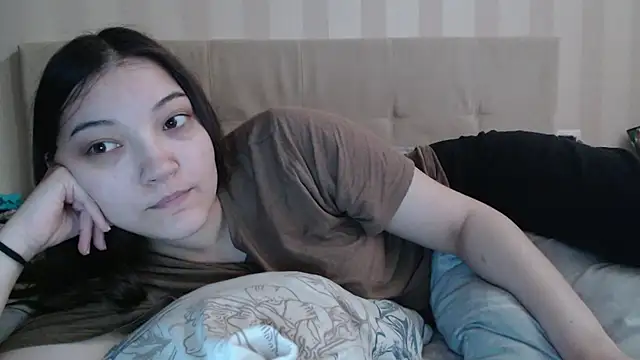 Snapshot of AlisaDevis chatting on May 16, 2026, 6:21 am AlisaDevis online show from May 16, 2026, 6:21 am