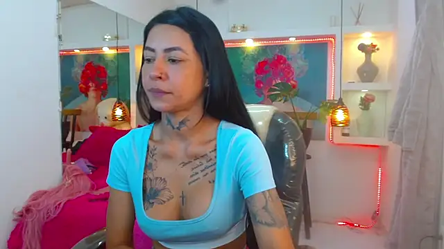 lorenapinto online show from October 9, 2025, 2:53 am