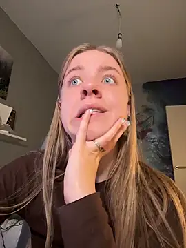 candy maggie online show from November 19, 2025, 7:58 pm