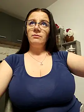 KristenVega online show from November 7, 2025, 5:24 pm