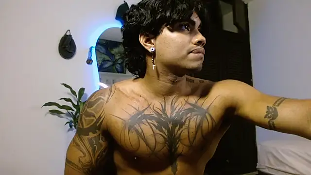 Snapshot of Young_laroi chatting on December 4, 2024, 8:56 am Young laroi online show from December 4, 2024, 8:56 am