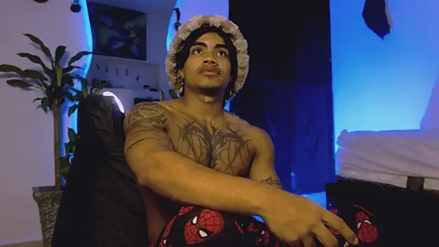 Snapshot of Young_laroi chatting on December 6, 2024, 7:21 am Young laroi online show from December 6, 2024, 7:21 am