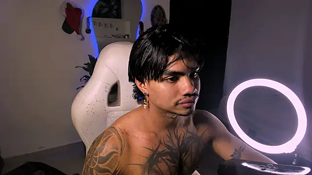 Snapshot of Young_laroi chatting on December 15, 2024, 4:07 am Young laroi online show from December 15, 2024, 4:07 am