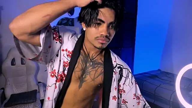 Snapshot of Young_laroi chatting on December 17, 2024, 5:18 am Young laroi online show from December 17, 2024, 5:18 am