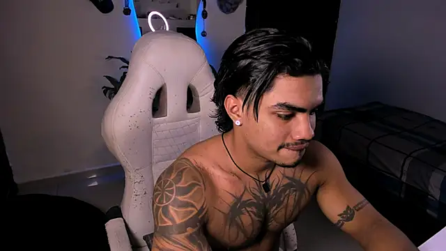 Snapshot of Young_laroi chatting on December 21, 2024, 5:25 am Young laroi online show from December 21, 2024, 5:25 am