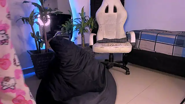 Snapshot of Young_laroi chatting on January 5, 2025, 12:09 am Young laroi online show from January 5, 2025, 12:09 am