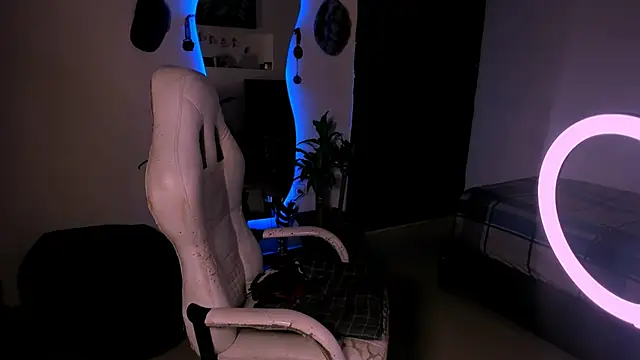 Snapshot of Young_laroi chatting on January 6, 2025, 5:30 am Young laroi online show from January 6, 2025, 5:30 am