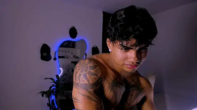 Snapshot of Young_laroi chatting on January 18, 2025, 7:38 am Young laroi online show from January 18, 2025, 7:38 am