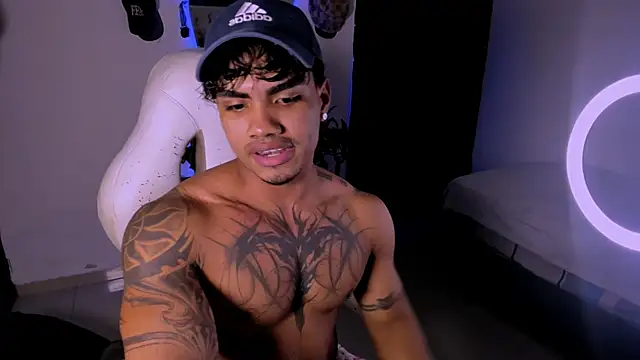 Snapshot of Young_laroi chatting on January 28, 2025, 3:36 am Young laroi online show from January 28, 2025, 3:36 am