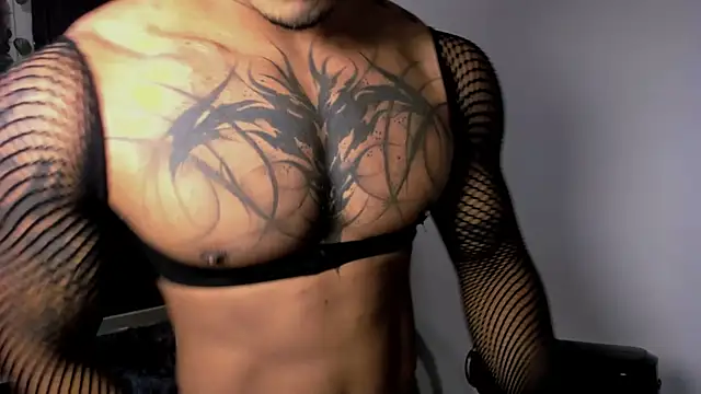 Snapshot of Young_laroi chatting on February 22, 2025, 11:35 pm Young laroi online show from February 22, 2025, 11:35 pm