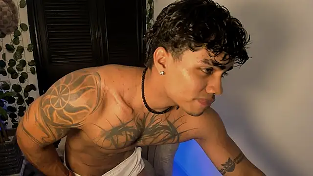 Snapshot of Young_laroi chatting on March 2, 2025, 4:39 am Young laroi online show from March 2, 2025, 4:39 am