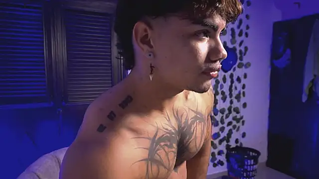 Snapshot of Young_laroi chatting on March 9, 2025, 5:00 am Young laroi online show from March 9, 2025, 5:00 am