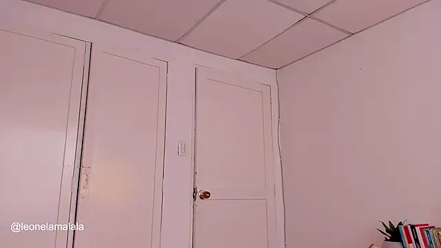 cuddlingbunny online show from March 21, 2025, 7:24 pm