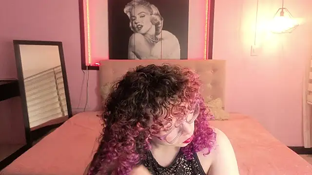 Snapshot of _Androm3da_ chatting on July 6, 2026, 7:38 pm Androm3da online show from July 6, 2026, 7:38 pm