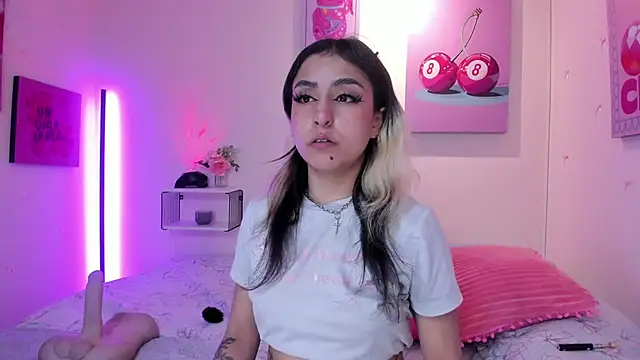 Snapshot of MaveParks_ chatting on December 15, 2025, 11:47 am MaveParks online show from December 15, 2025, 11:47 am