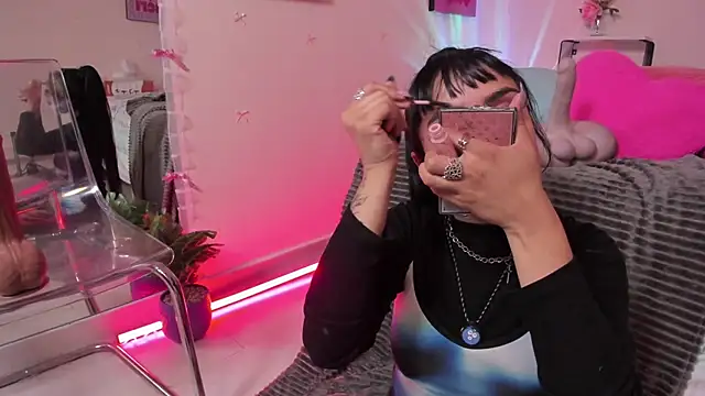 Snapshot of MaveParks_ chatting on January 16, 2026, 11:47 am MaveParks online show from January 16, 2026, 11:47 am