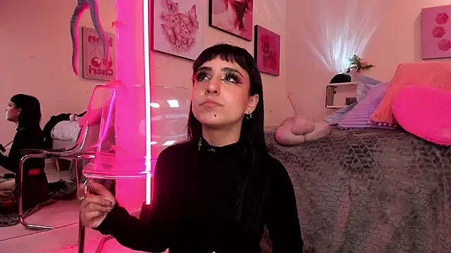 Snapshot of MaveParks_ chatting on February 12, 2026, 12:11 pm MaveParks online show from February 12, 2026, 12:11 pm