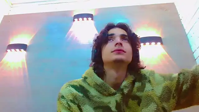 Sr BonnyEthan online show from November 11, 2025, 1:44 pm