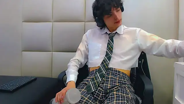 Sr BonnyEthan online show from February 13, 2026, 12:56 pm